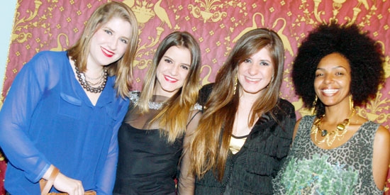 As irmãs Marcela, Mariella e, Rafaela Urban , com a amiga Elaine Moon em pose especial para as lentes da Insight  